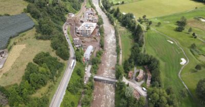 Copertina di Alluvione in Alto Adige, frane e smottamenti in Val Passiria: i danni visti dal drone – Video
