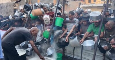 Copertina di La fame di Gaza, centinaia di sfollati palestinesi in coda per un pasto caldo – Video