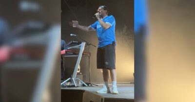 Copertina di Il rapper Willie Peyote al concerto: “Stop al genocidio a Gaza”. Poi critica Spotify: “Investe in droni militari” – Video