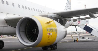 Copertina di Il caso del gruppo di ragazzi espulsi da un aereo in partenza a Valencia. Israele accusa di antisemitismo. Vueling: “Ragioni di sicurezza”