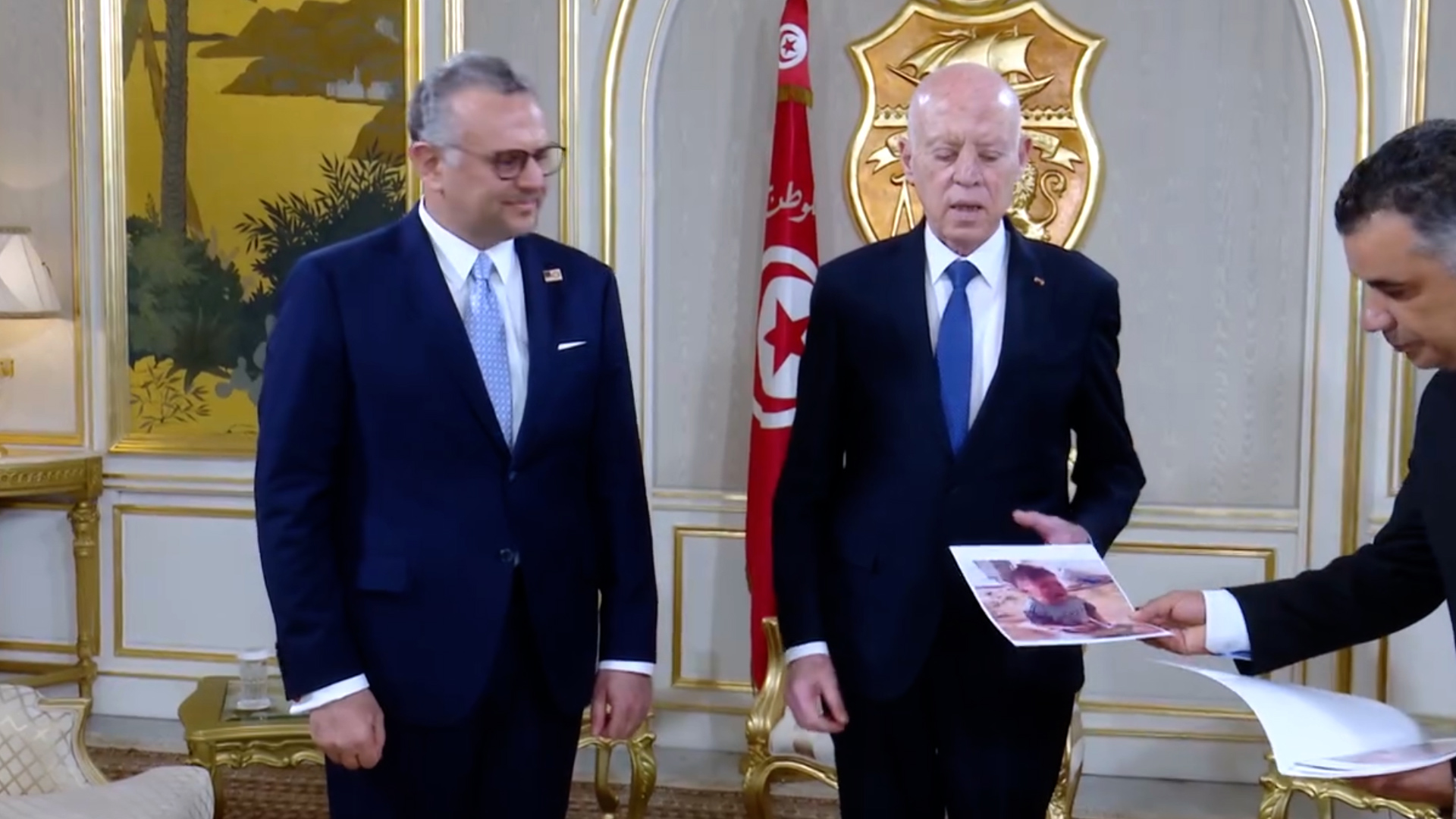 il presidente tunisino mostra al consigliere di trump le immagini dei bimbi in agonia di gaza