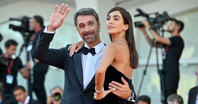 Sbatti gli amanti sui social  e facci pure la pubblicità