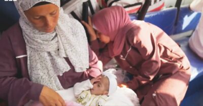 Copertina di Se questi sono bambini: le storie di tre piccoli senza cibo a Gaza