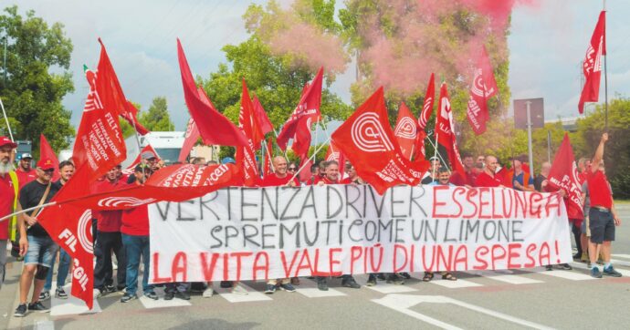 Sciopero dei corrieri Esselunga, “nessuna indennità per consegnare la spesa ai piani”