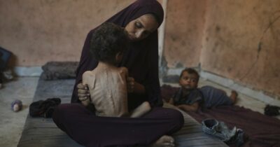 Copertina di “A Gaza il 25% di bimbi e madri è malnutrito. E i piccoli, affamati e stremati, smettono di piangere”