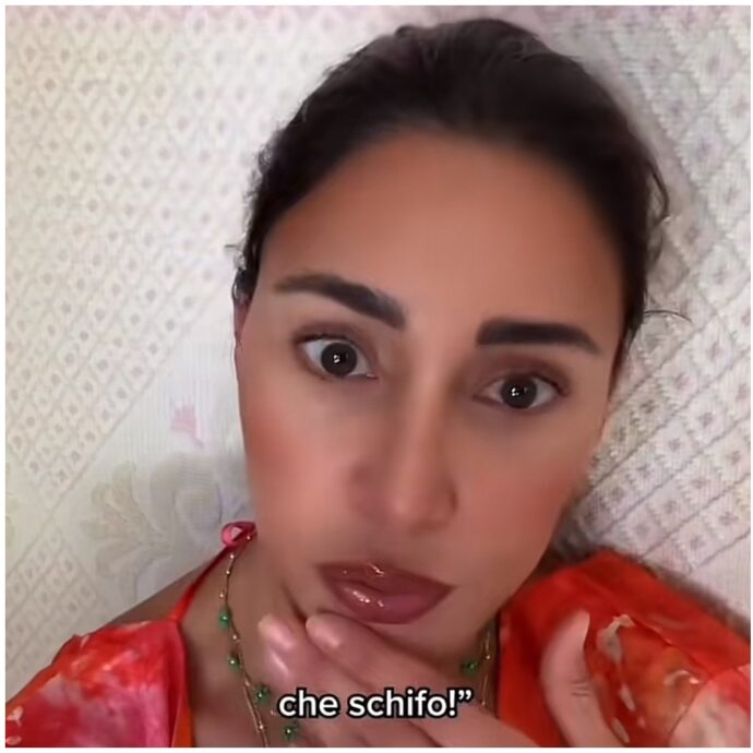 “L’ho creata per me”: Belen risponde alle critiche per la maschera vaginale