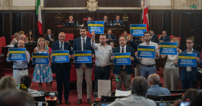 Inchiesta urbanistica, la destra milanese e quella “tiepida” opposizione a Sala: nel mirino le troppe assenze e il “rapporto collaborativo” col sindaco
