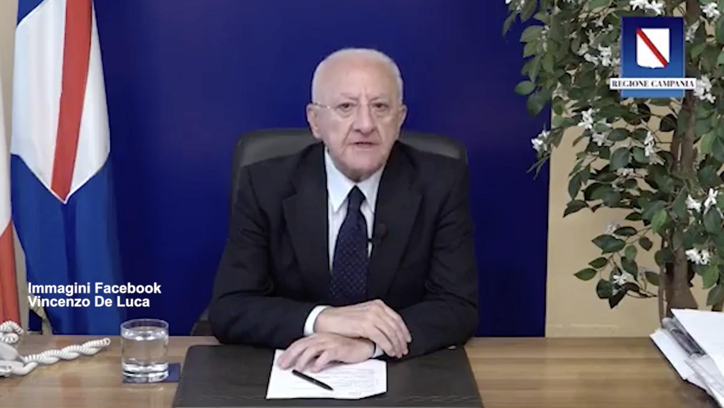 De Luca: “Chi non ha fatto nulla in Campania negli ultimi 10 anni? I 5 Stelle. E a chi diamo la Regione? A loro” De Luca: “Chi non ha fatto nulla in Campania negli ultimi 10 anni? I 5 Stelle. E a chi diamo la Regione? A loro”