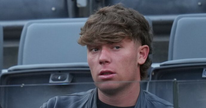 Cristian Totti dal campo alla scrivania: lascia il calcio giocato, sarà dirigente della scuola calcio dello zio