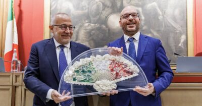 Copertina di Fontana ribadisce: “C’è un eccessivo uso dei decreti. Riconoscere lo Stato di Palestina? Non sono contrario”