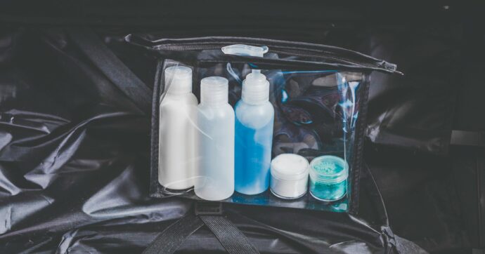 Voli, liquidi nei bagagli a mano senza limiti