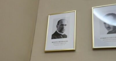 Copertina di Arriva Adolfo al ministero e torna la foto di Mussolini