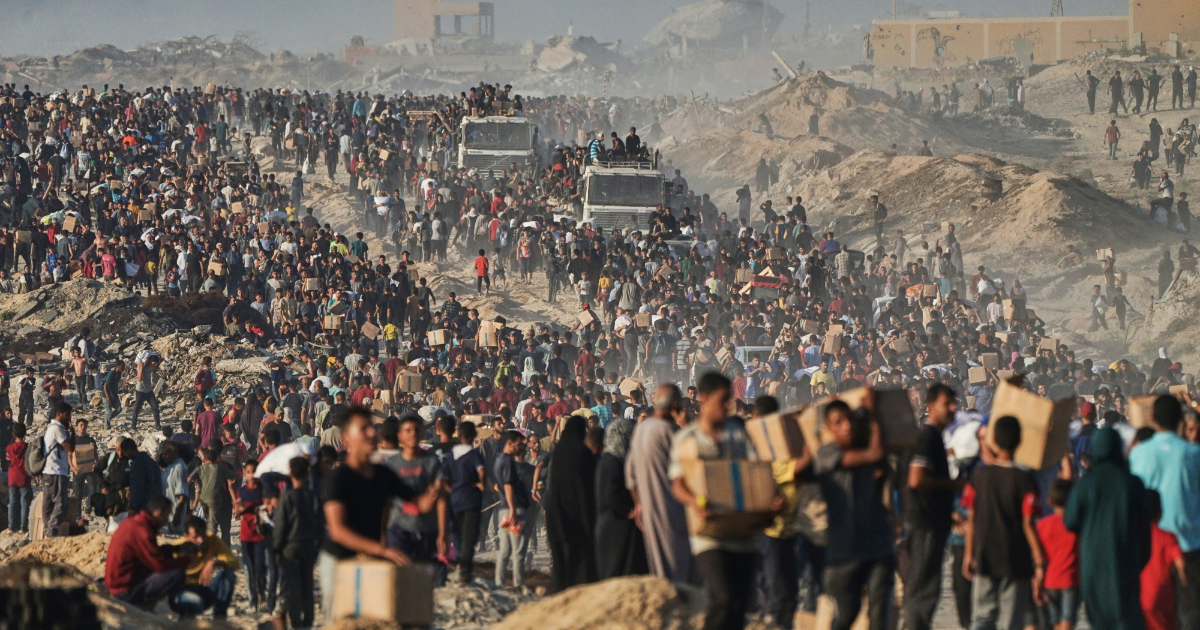 gaza starmer pronti a lanciare aiuti via aerea israele distrugge migliaia di derrate scadute al jazeera morta di fame un8217altra neonata