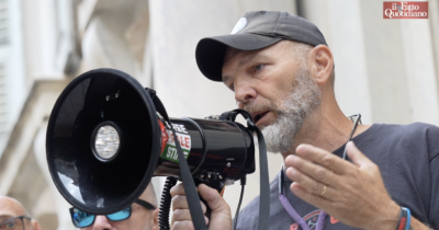 Copertina di Il Comune di Genova si schiera con i portuali contro il traffico di armi destinate a Israele: “Siamo contro tutte le guerre”