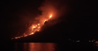 Copertina di Incendi a Trapani, il Monte Cofano avvolto dalle fiamme: il video del drone