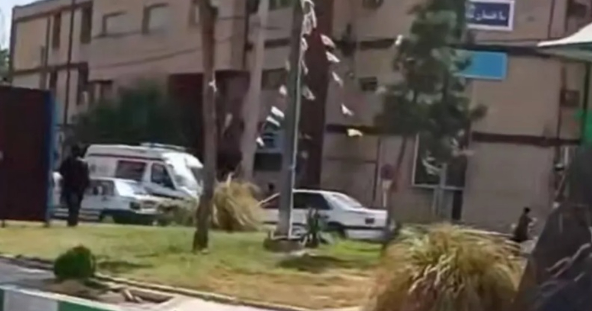 Iran, commando attacca un palazzo di giustizia nel sud: almeno 8 morti. Media di Stato: “E’ terrorismo” Iran, commando attacca un palazzo di giustizia nel sud: almeno 8 morti. Media di Stato: “E’ terrorismo”
