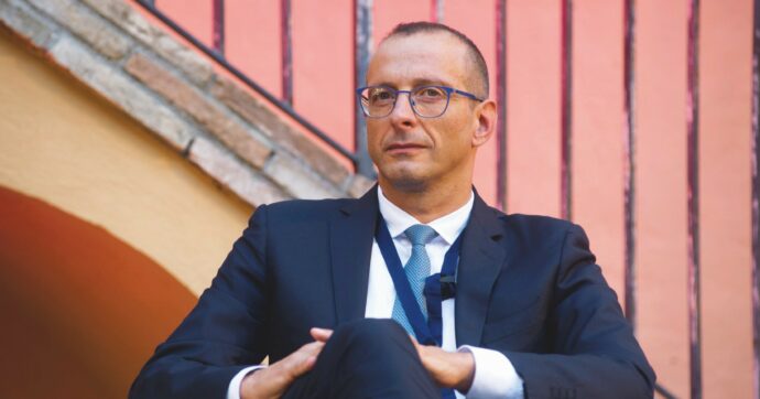 Inchiesta Pesaro, Ricci: “Risponderò ai pm”. Chat coperte dall’immunità o no?