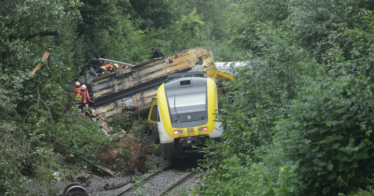Germania, treno deraglia a causa della tempesta: diversi morti e feriti Germania, treno deraglia a causa della tempesta: diversi morti e feriti
