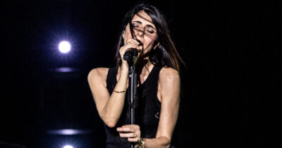 Copertina di Giorgia canta “Golpe” all’ultima tappa del tour estivo: il brano spopola in radio. È il più alto debutto di un’artista femminile in classifica nel 2025 – VIDEO