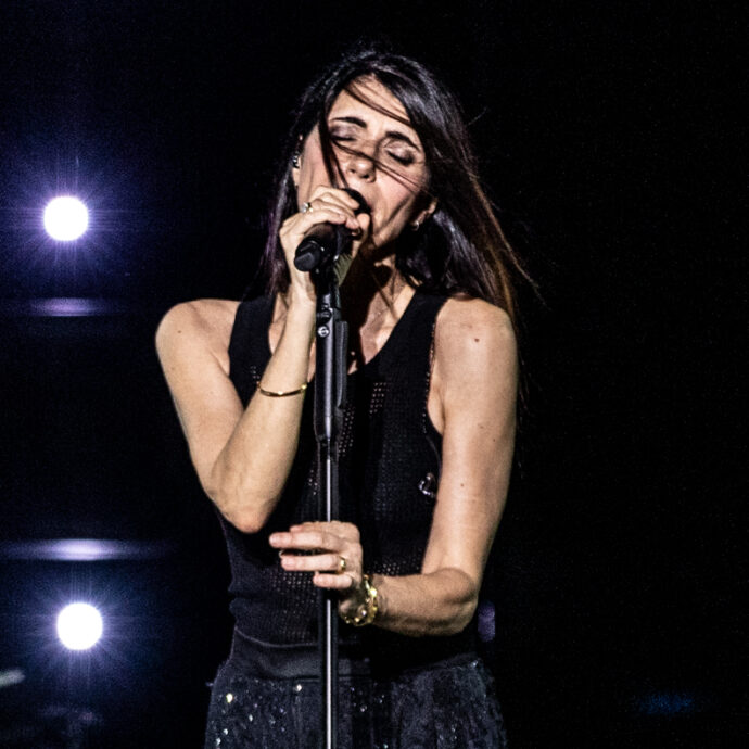 Giorgia canta “Golpe” all’ultima tappa del tour estivo: il brano spopola in radio. È il più alto debutto di un’artista femminile in classifica nel 2025 – VIDEO
