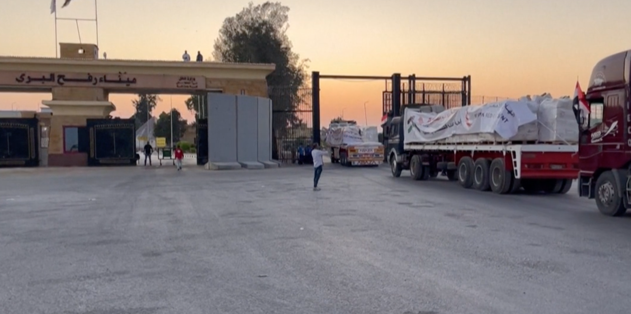 gaza i camion di aiuti entrano nella striscia dal valico di rafah dopo 150 giorni di chiusura