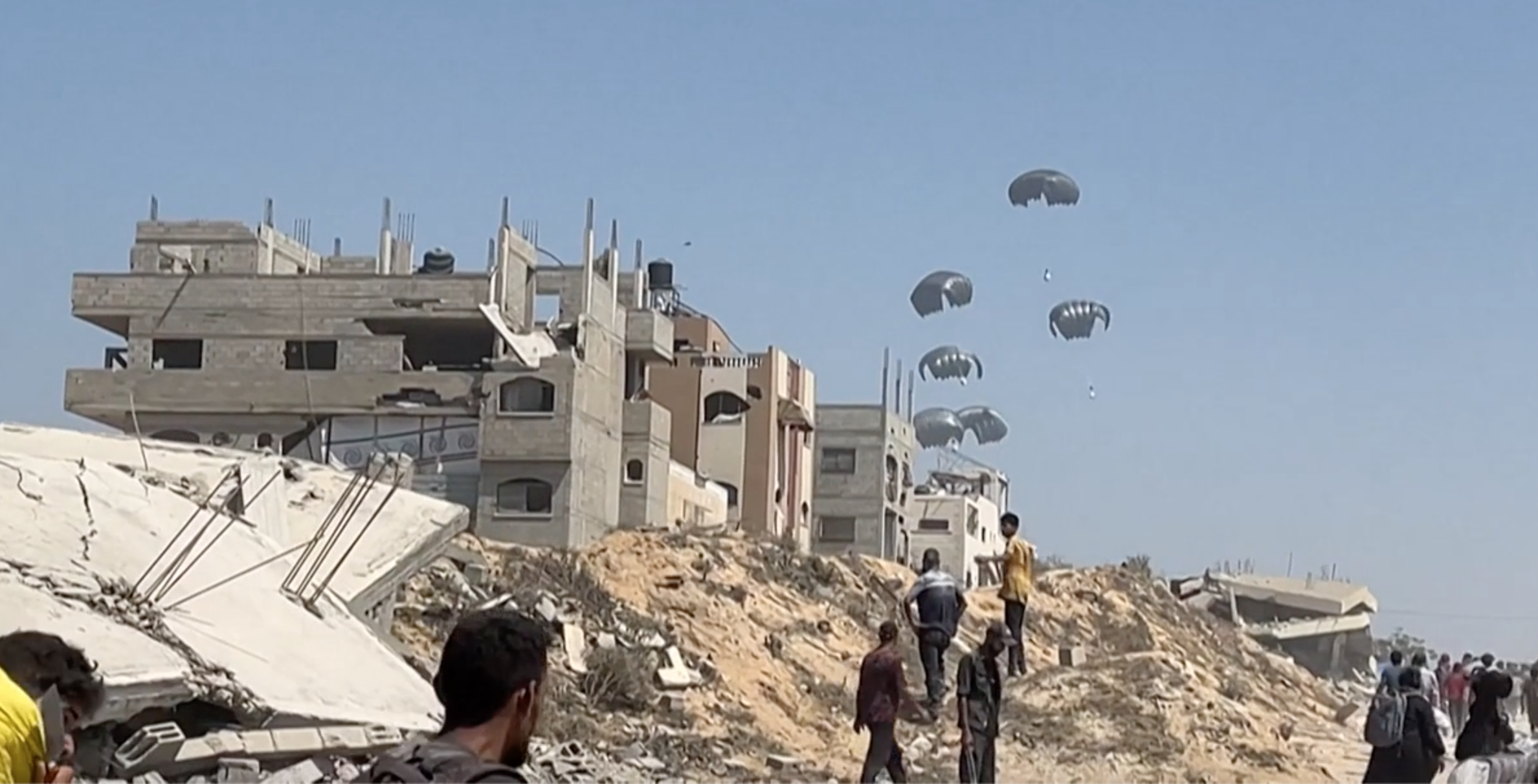 gaza gli aerei militari della giordania e degli emirati arabi uniti paracadutano 25 tonnellate di aiuti