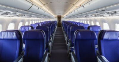 Copertina di “Prezzi più bassi anche del 52% per chi prenota voli last minute”: ecco cos’è l”anomalia’ di agosto e quali sono le tratte più convenienti