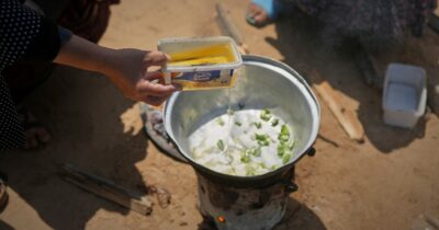 Copertina di Gaza, l’Oms: “Malnutrizione a livelli allarmanti. Blocco agli aiuti è costato molte vite, picco di decessi a luglio”