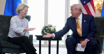 Copertina di Dazi, l’Ue pubblica un testo diverso dagli Usa e sottolinea: “Accordo non vincolante”