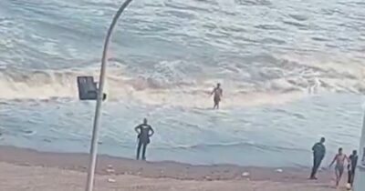 Copertina di Un gruppo di 54 minori ha raggiunto a nuoto l’enclave spagnola di Ceuta dal Marocco