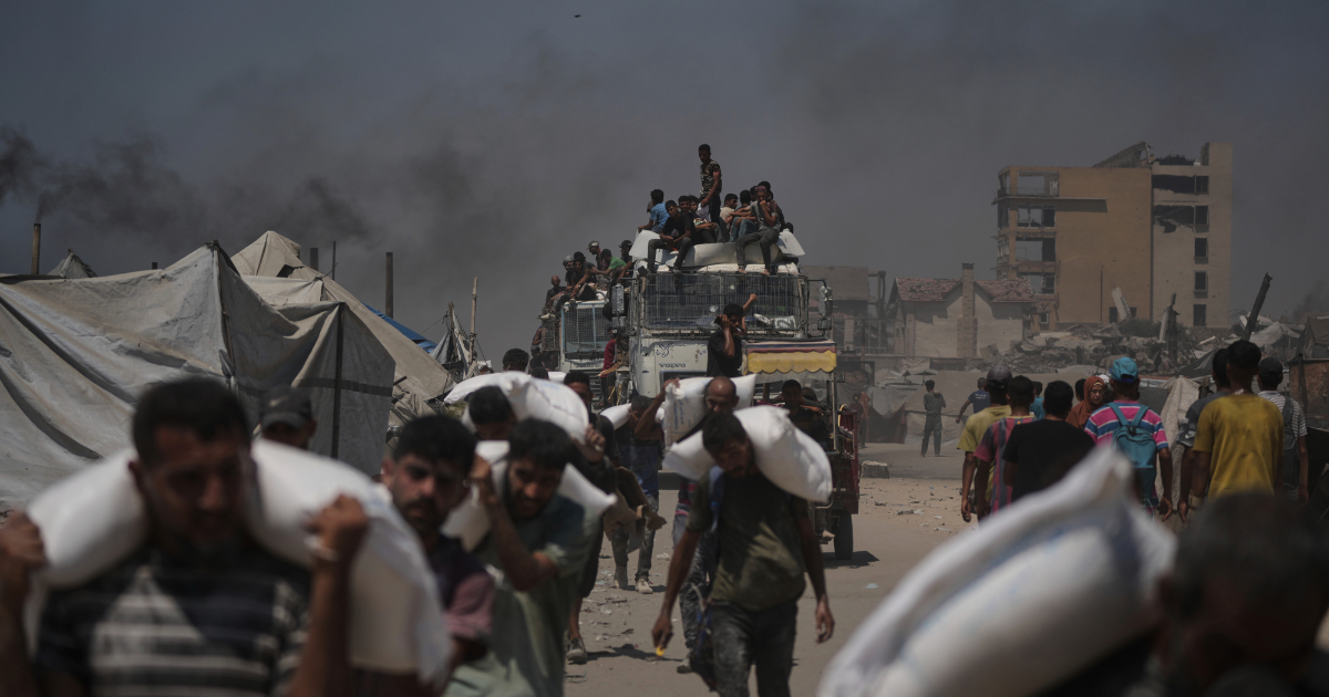 Gaza, media: “13 palestinesi uccisi dall’alba nei raid dell’Idf”. Netanyahu insiste: “Non c’è fame nella Striscia” Gaza, media: “13 palestinesi uccisi dall’alba nei raid dell’Idf”. Netanyahu insiste: “Non c’è fame nella Striscia”