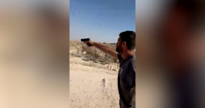 Copertina di Cisgiordania, colono israeliano spara e uccide un attivista nella zona di Masafer Yatta