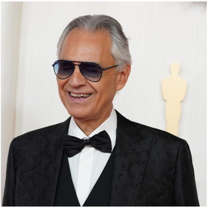 Andrea Bocelli multato dal Comune di Forte dei Marmi per il suo stabilimento balneare extra lusso Alpemare. Il cantante non ci sta “pronto a impugnare la multa”