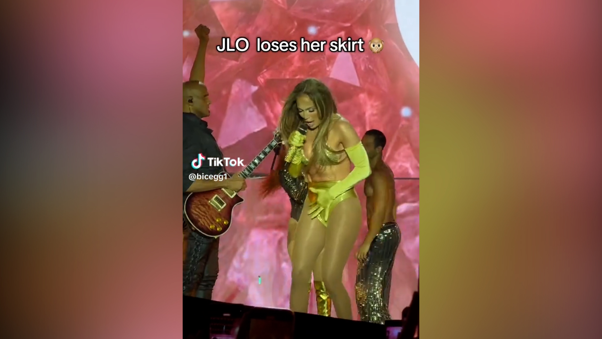 jennifer lopez festeggia il compleanno sul palco e perde la gonna sono qui in mutande