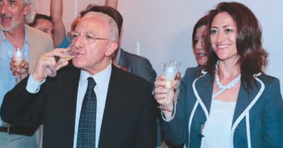 Copertina di Lady De Luca si auto-nomina commissaria per la gara finanziata da Regione Campania