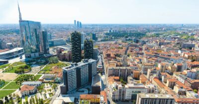 Copertina di “La città verticale? A Milano il consumo di suolo è cresciuto”