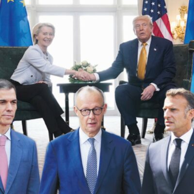 Copertina di Tutti contro Ursula: giornata nera dopo l’inchino a Trump