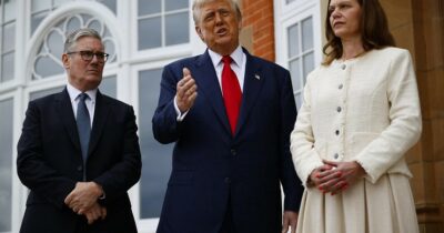 Copertina di Trump: “Putin? Non mi interessa più parlare con lui. Nuova scadenza a Mosca di 10-12 giorni per una tregua”