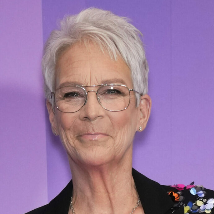 “Un genocidio dell’industria cosmeceutica. La chirurgia plastica ha spazzato via una generazione di donne che si sono sfigurate”: Jamie Lee Curtis si sfoga