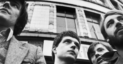 Copertina di Joy Division, ‘È mia la colpa’. Un fumetto perfettamente in linea con la storia della band