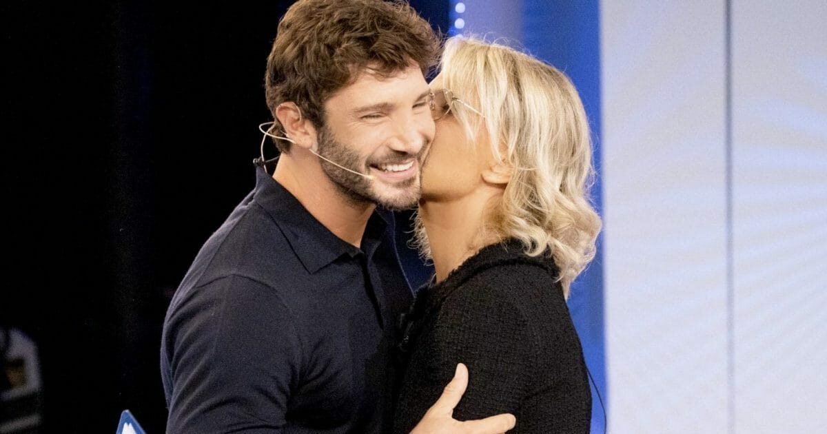 su affari tuoi maria de filippi mi ha detto che avrei potuto farlo bene trovando la mia quadra lei 232 una costante della mia vita parla stefano de martino