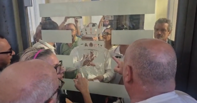 Copertina di Bitetti contestato: il confronto con cittadini e attivisti. Poi i cori e le dimissioni