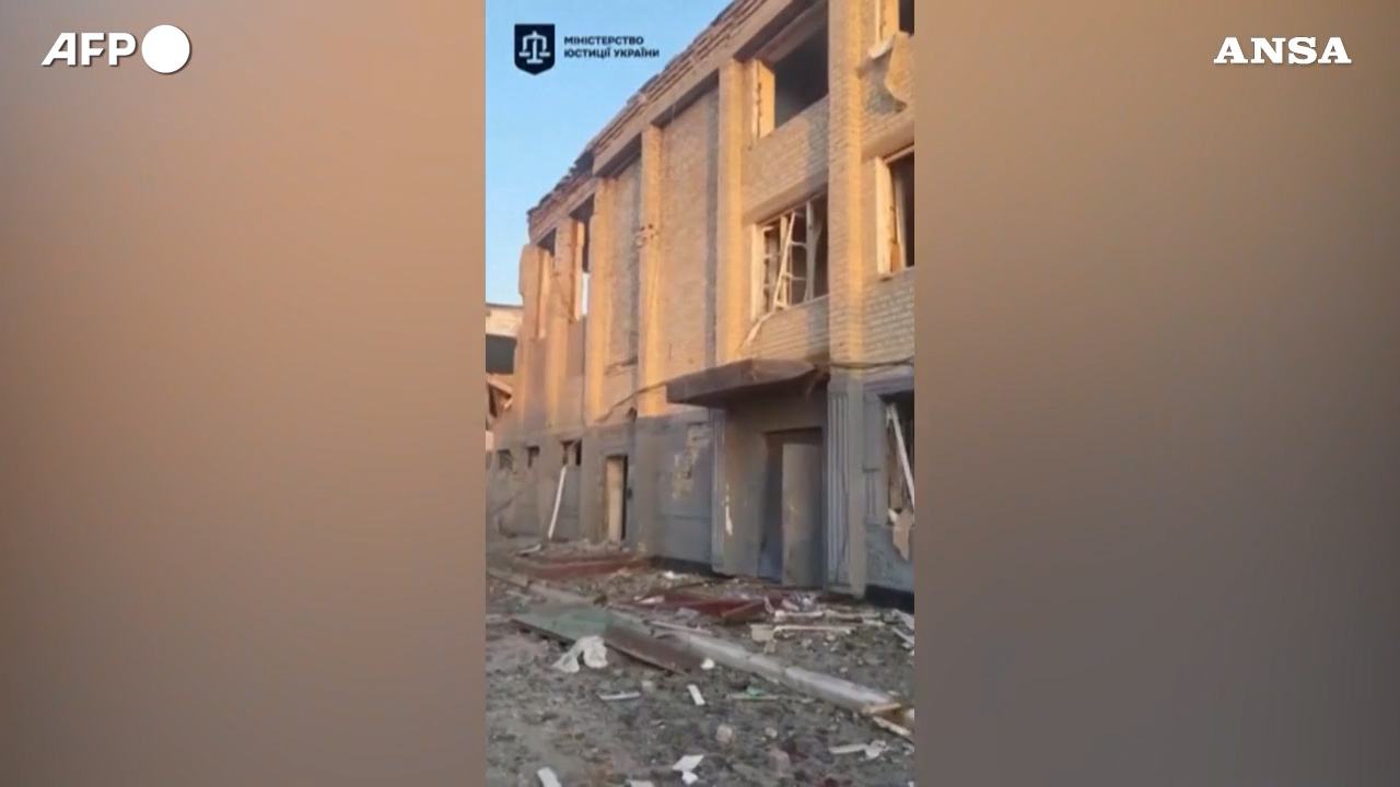 attacco russo su un penitenziario a zaporizhzhia almeno 17 morti le immagini dell8217istituto colpito