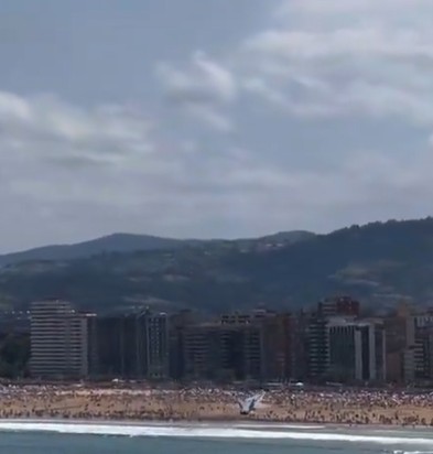 jet militare fa una manovra improvvisa e si avvicina pericolosamente al pubblico la forza aerea spagnola ora vi spieghiamo cosa 232 successo 8211 video