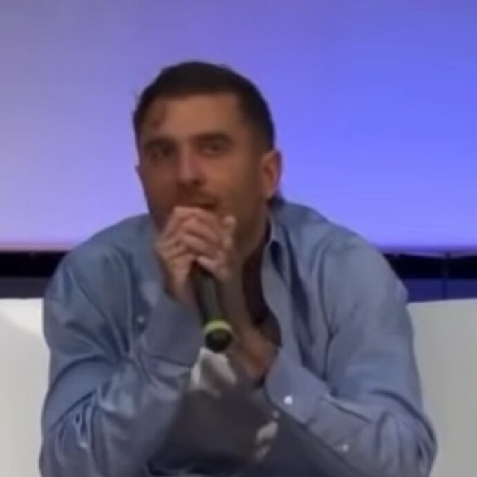 “Sanremo è stata la peggior settimana della mia vita. Chiamavo il mio manager in lacrime perché non ci volevo stare. Oggi ho un circolo di padel”: parla Junior Cally