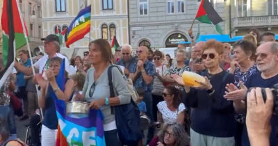Copertina di Centinaia in piazza a Trieste con pentole e cucchiai: la protesta per Gaza – Video