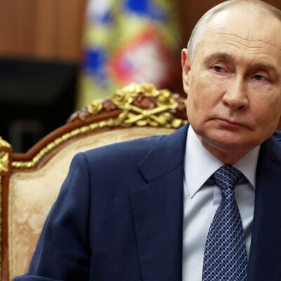 Copertina di Putin sfida Trump: “Abbiamo preso nota”. E lancia i droni da veicoli prodotti in Usa