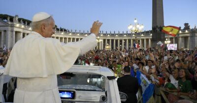 Copertina di Giubileo dei giovani a Roma, il debutto di Leone XIV con i ragazzi del mondo e la sfida alla generazione Wojtyla