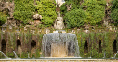 Copertina di Agosto in città, 20 cose da fare nei weekend: la nostra guida a mostre, festival musicali, esperienze enogastronomiche e rievocazioni storiche