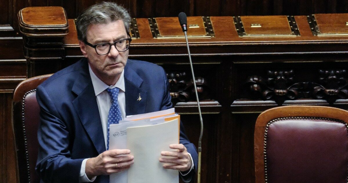 “Con i dazi il Pil italiano calerà di mezzo punto nel 2026”: la stima di Giorgetti. “Contromisure? E’ prematuro” “Con i dazi il Pil italiano calerà di mezzo punto nel 2026”: la stima di Giorgetti. “Contromisure? E’ prematuro”